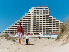 Yellow Monte Gordo Beach Hotel